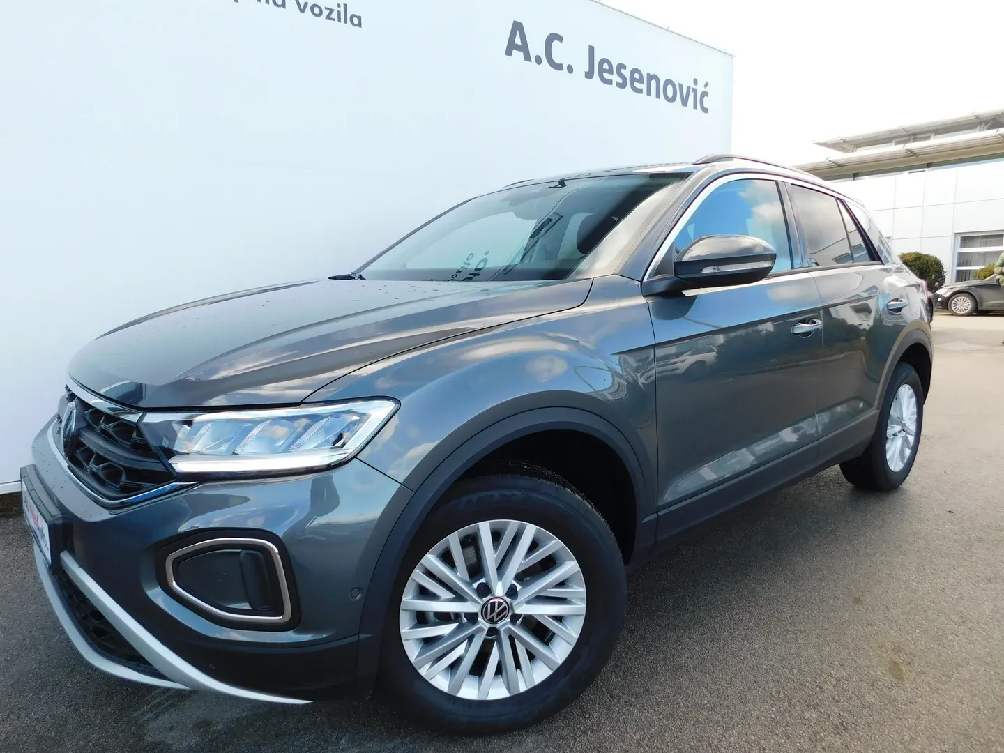 10630 volkswagen t-roc 1.0 tsi life - slika 7