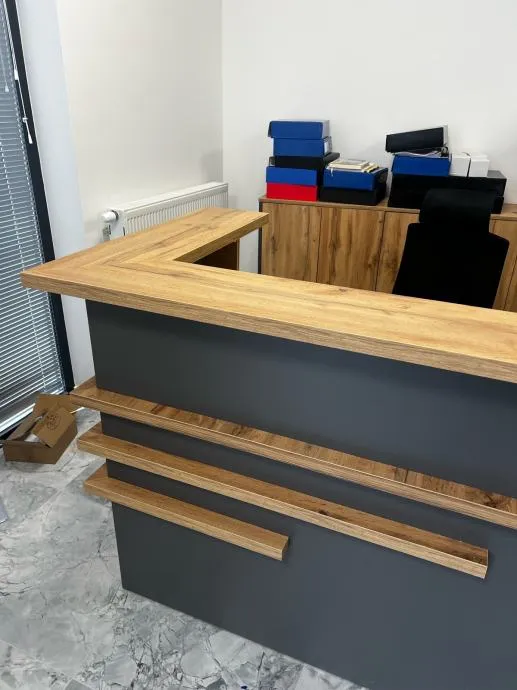 uredski namještaj recepcijski pult i radni stolovi akcija 30%do kraja - slika 3