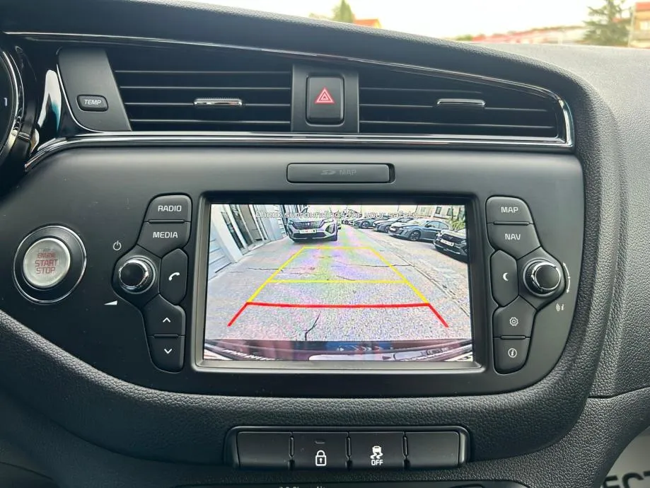 kia ceed sw 1,6 crdi gt line - navi - servis - garancija - reg 1 god!! - slika 13