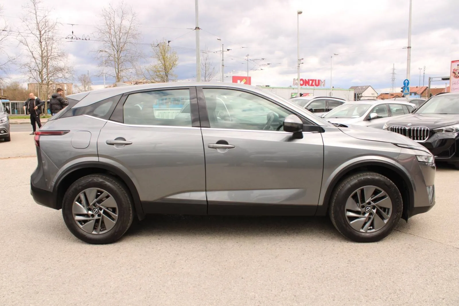 nissan qashqai 1.3 mhev automatik *led, kamera* - slika 4