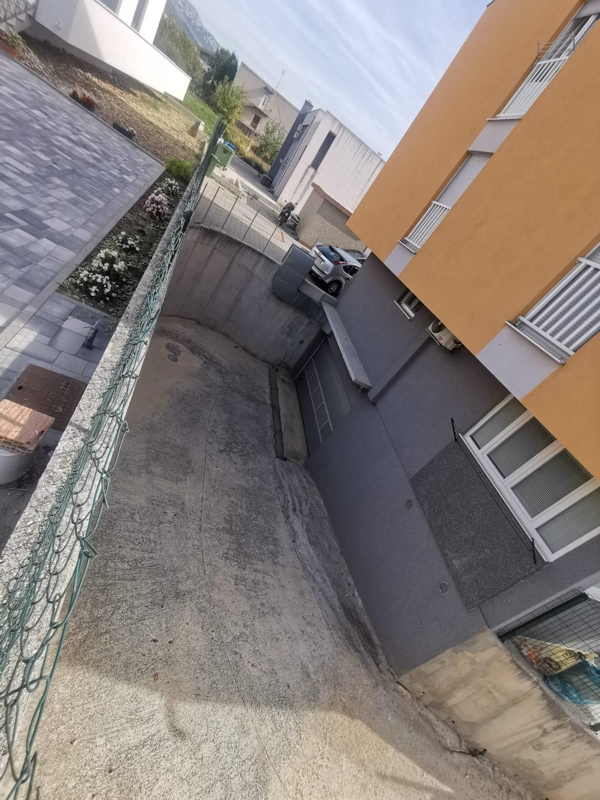 Garaza Kastel Luksic 250 m2 - Kaštel Lukšić, Kaštela