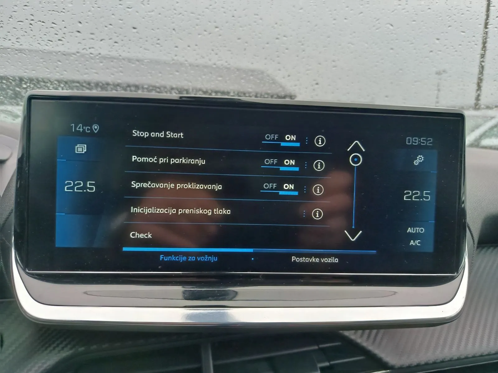 peugeot 2008 1,2 puretech automatik,jamstvo.leasing - slika 10