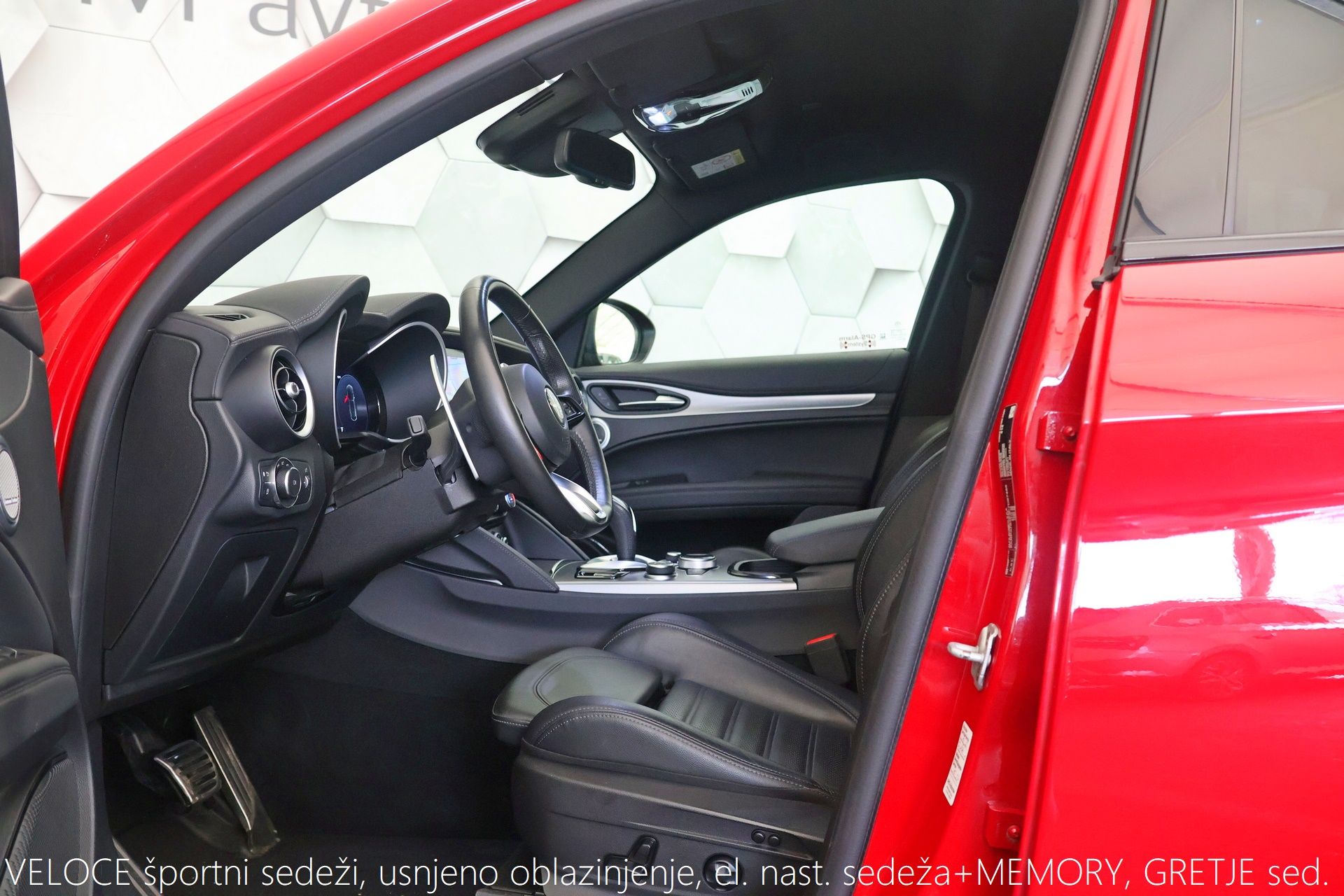 alfa romeo stelvio veloce 2.2 multijet q4 at8 210km matrix cockpit - slika 9