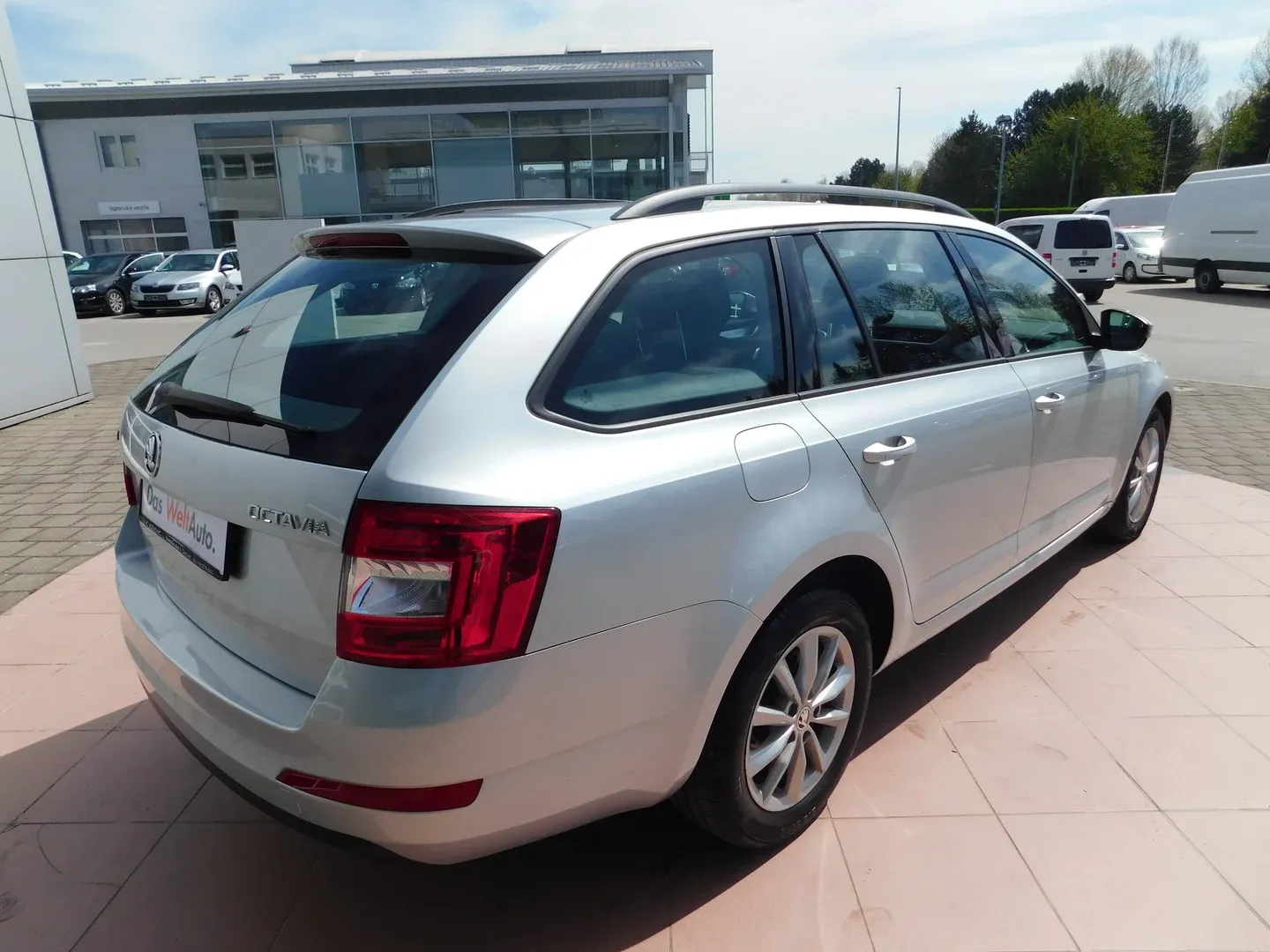 02567 škoda octavia combi style 1.6 tdi dsg - slika 5