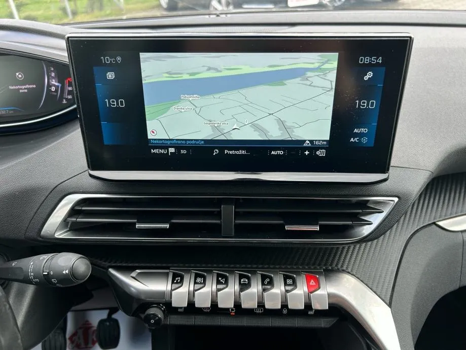 peugeot 3008 1,5 blue hdi 2022.,hr vozilo, servisna, navi, kamera.... - slika 18