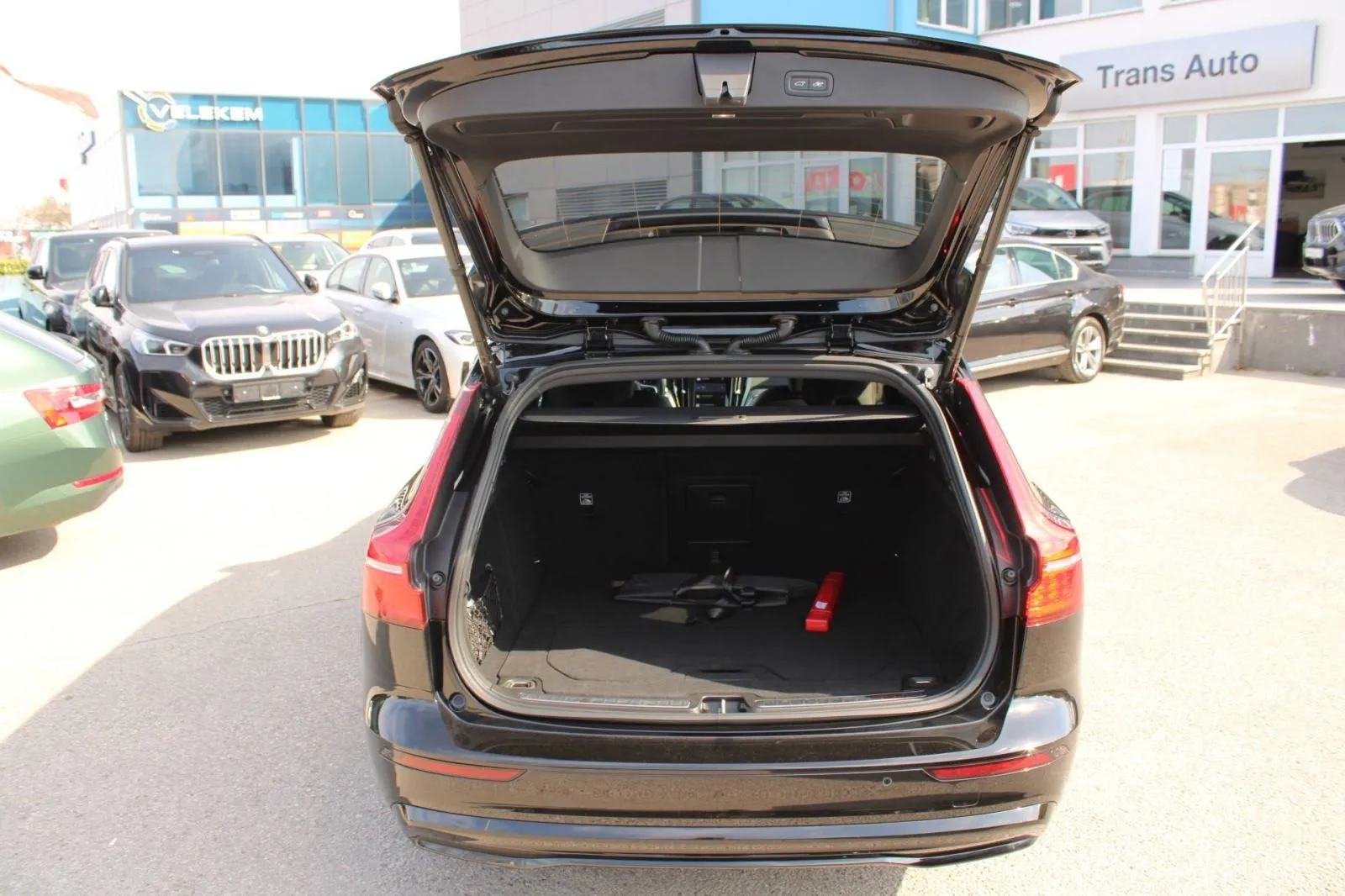 volvo v60 b3 automatik dark plus *led, navigacija, kamera* - slika 9