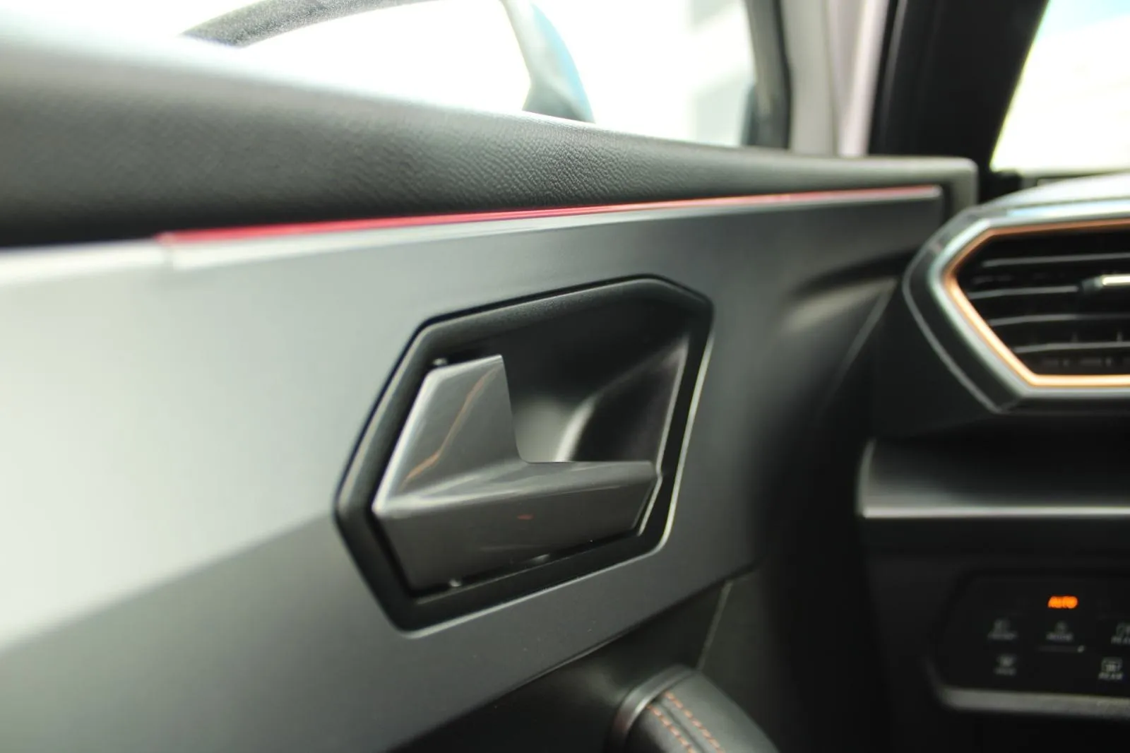 cupra leon 1.4 e hybrid dsg *led,navigacija* automatik - slika 21