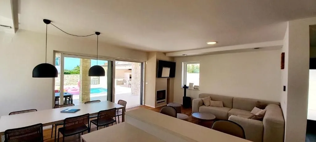 umag-moderna villa sa bazenom samo 900 m od plaže na prodaji (prodaja) - slika 10