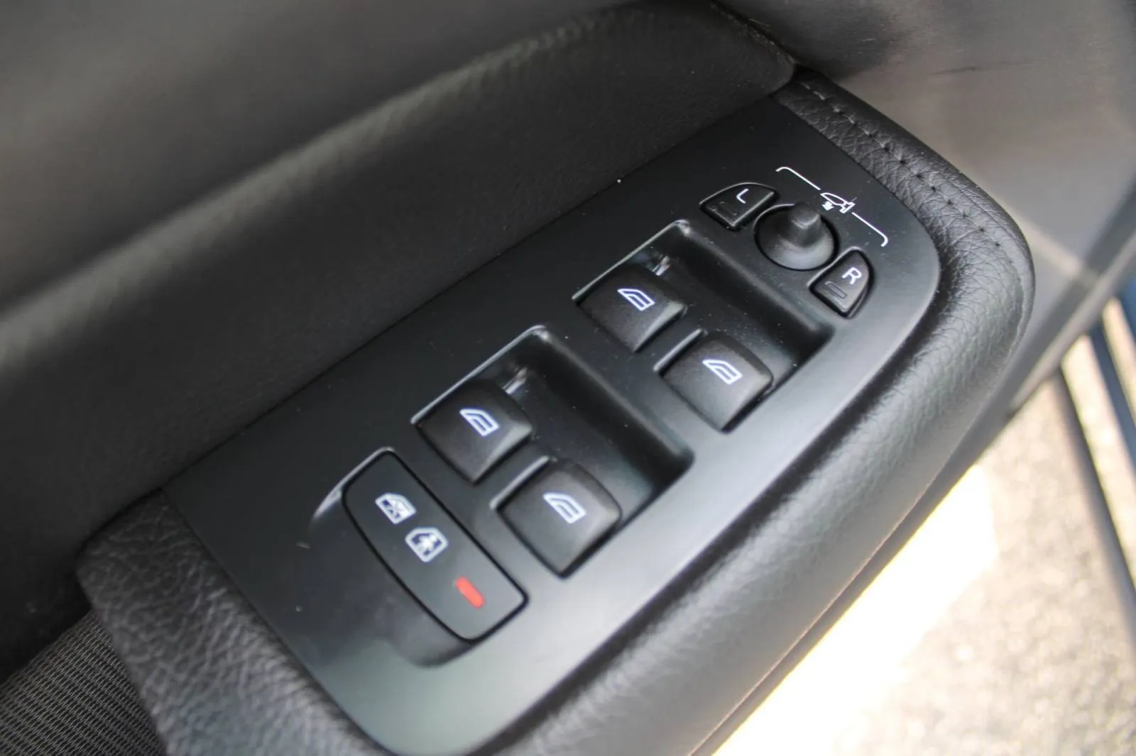volvo xc60 2.0d automatik *led, navigacija, kamera* - slika 17