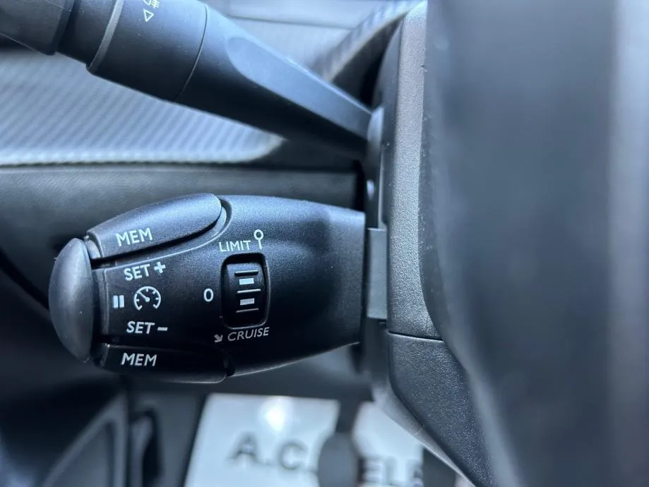 peugeot 208 1,5 hdi style - 2022 - servisna - garancija - reg1god !! - slika 14