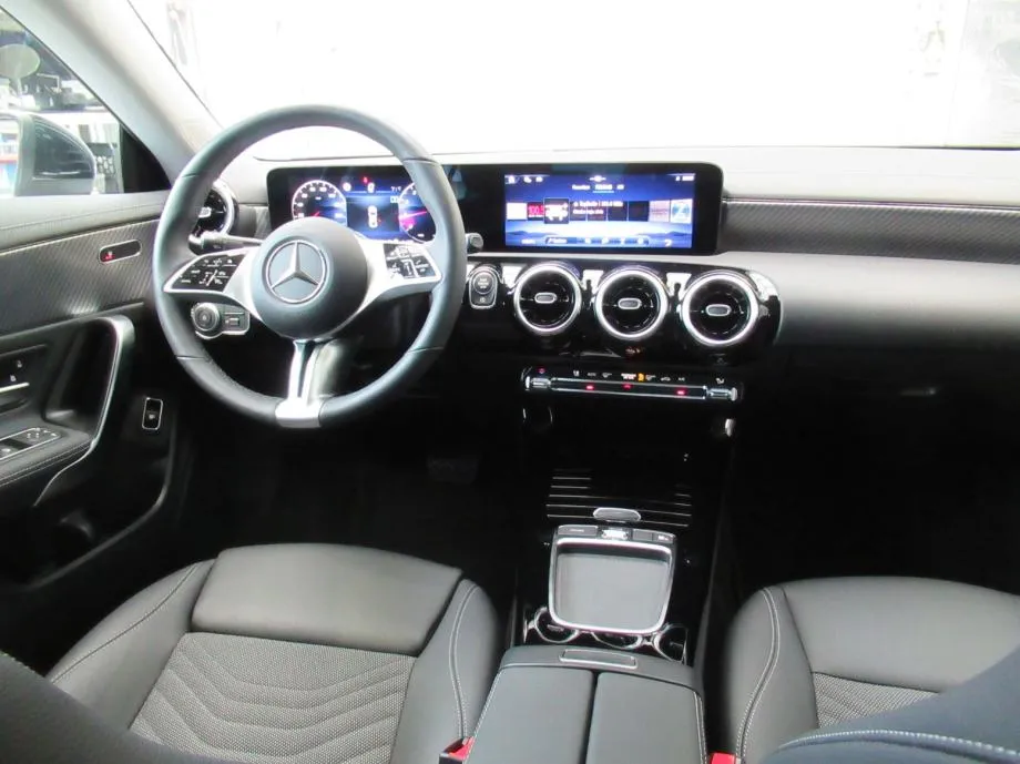 mercedes-benz cla 180 progressive - slika 8