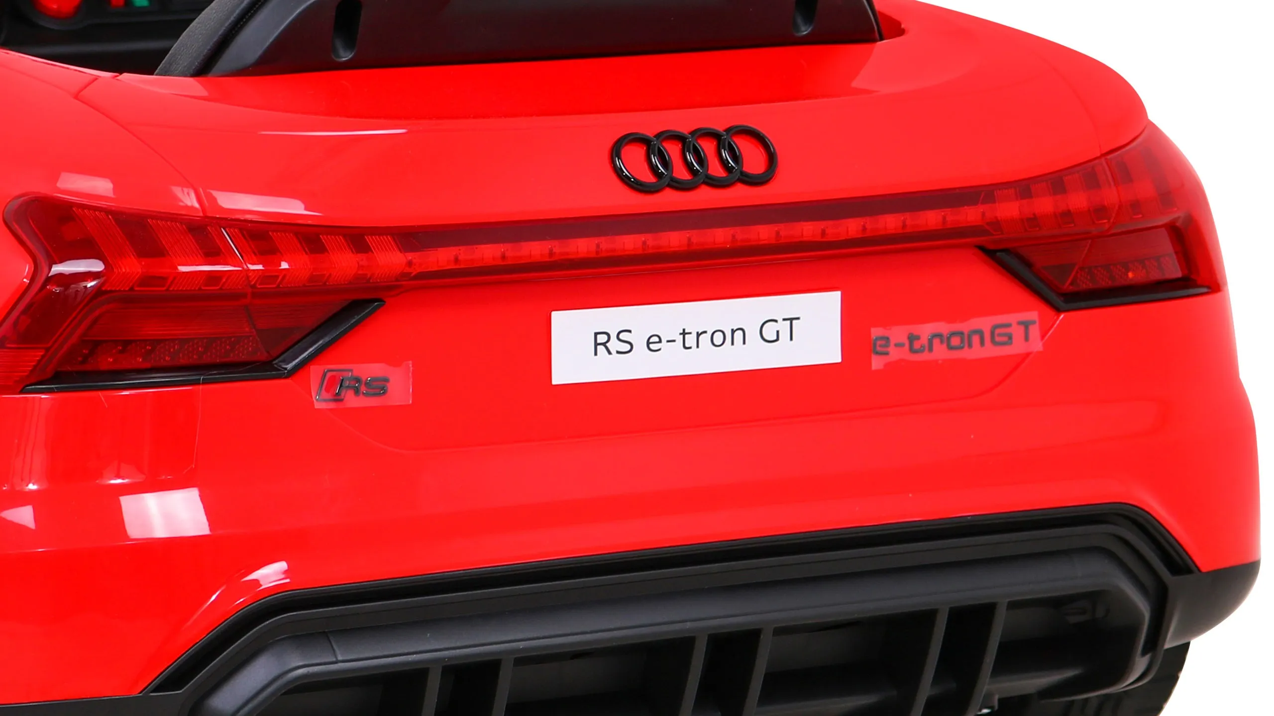 licencirani auto na akumulator audi rs e-tron gt - crveni - slika 5