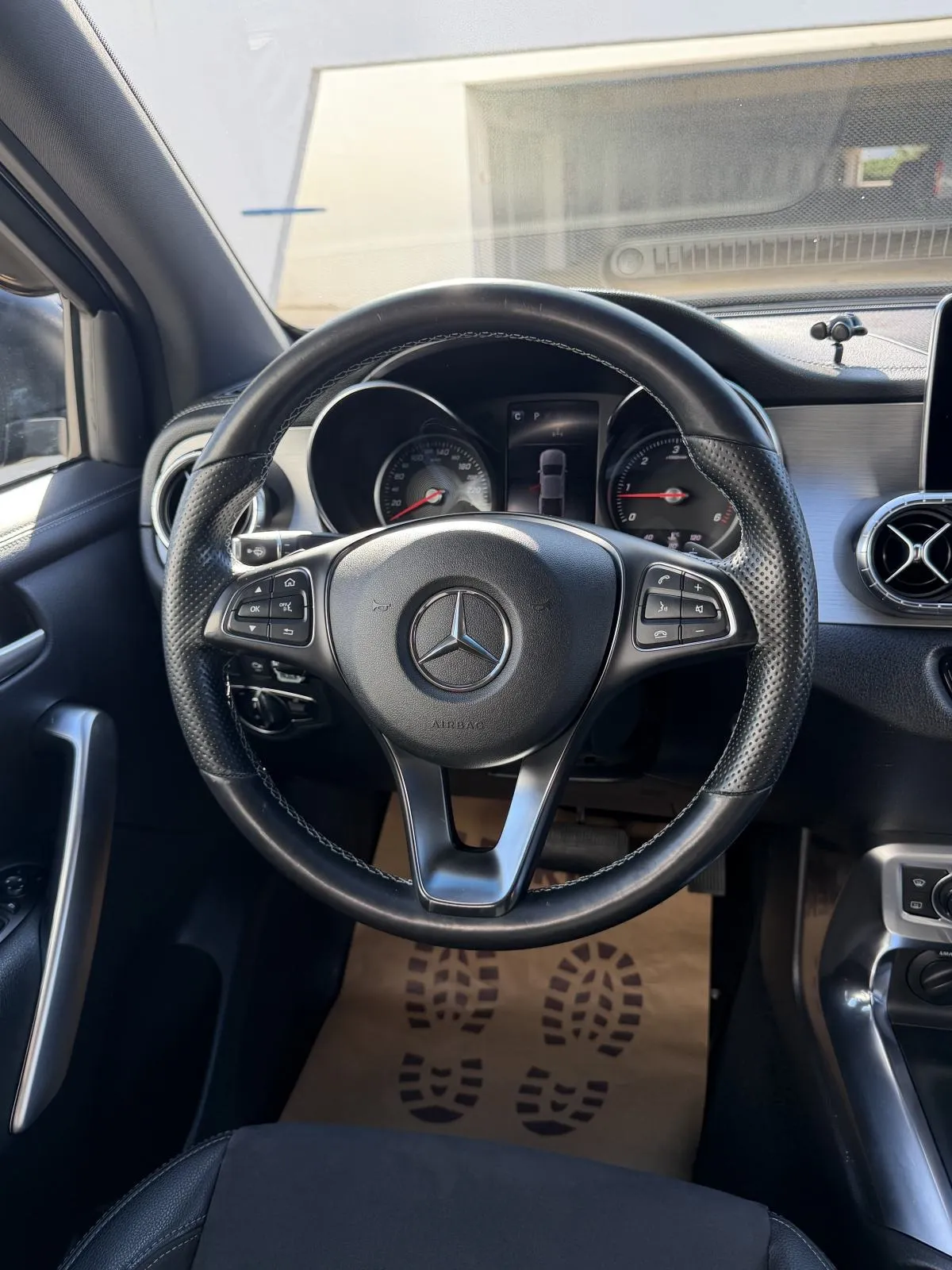 mercedes-benz x-klasa 350d automatik - slika 18