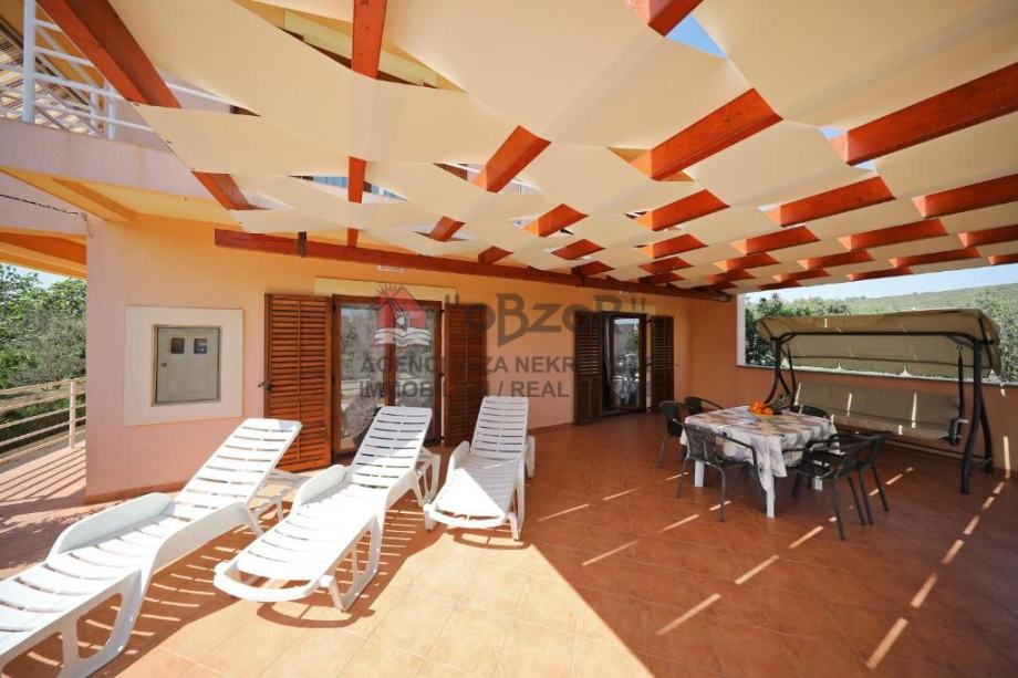 sukošan-apartmanska kuća sa 7 apartmana - slika 5