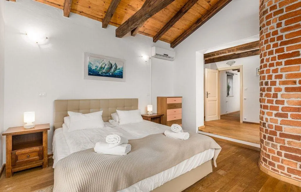 višnjan okolica-šarmantna kamena vila na rubu sela prodaje se - slika 24