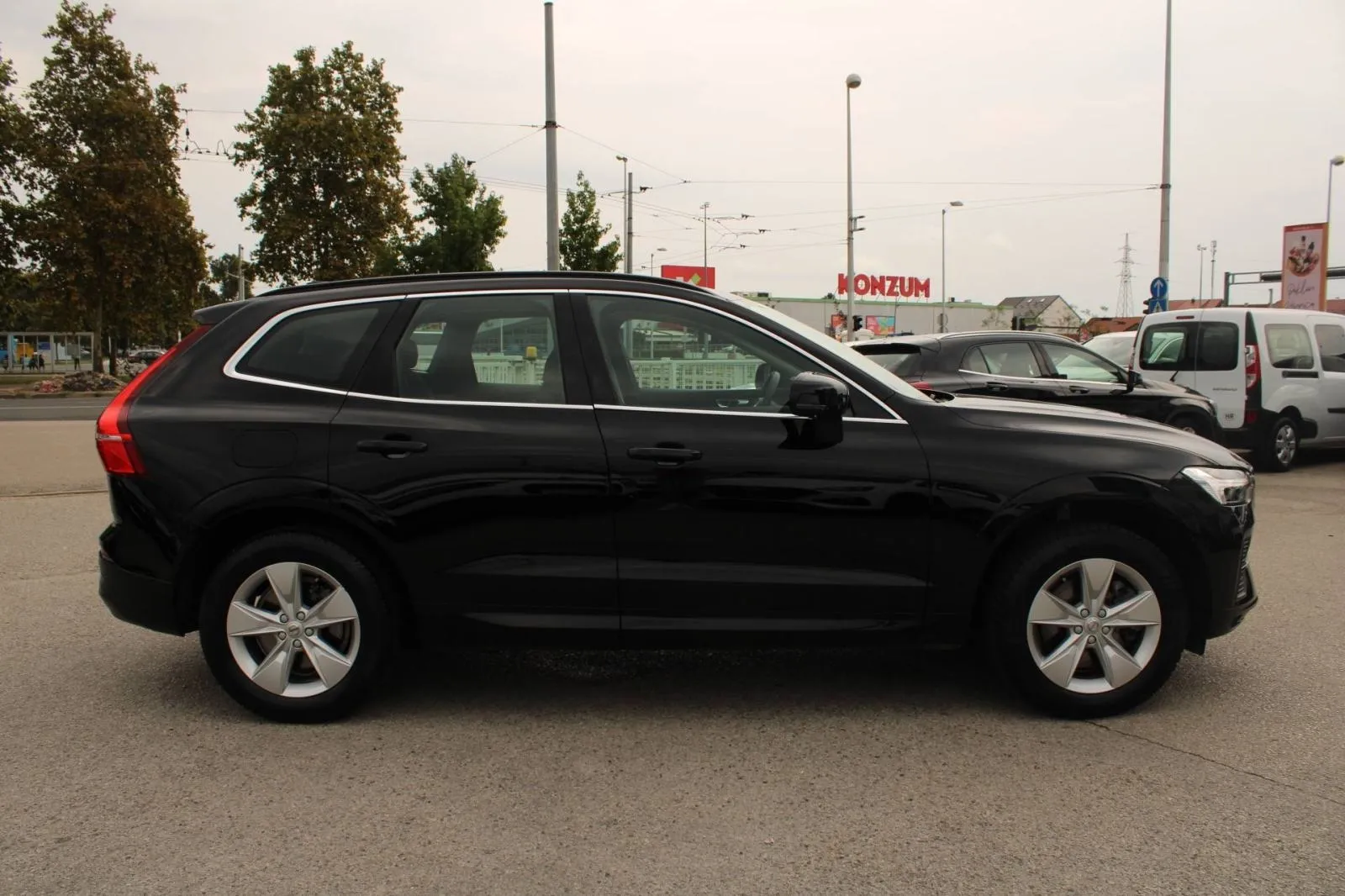 volvo xc60 b4 2.0d automatik *led, navigacija, kamera* - slika 4