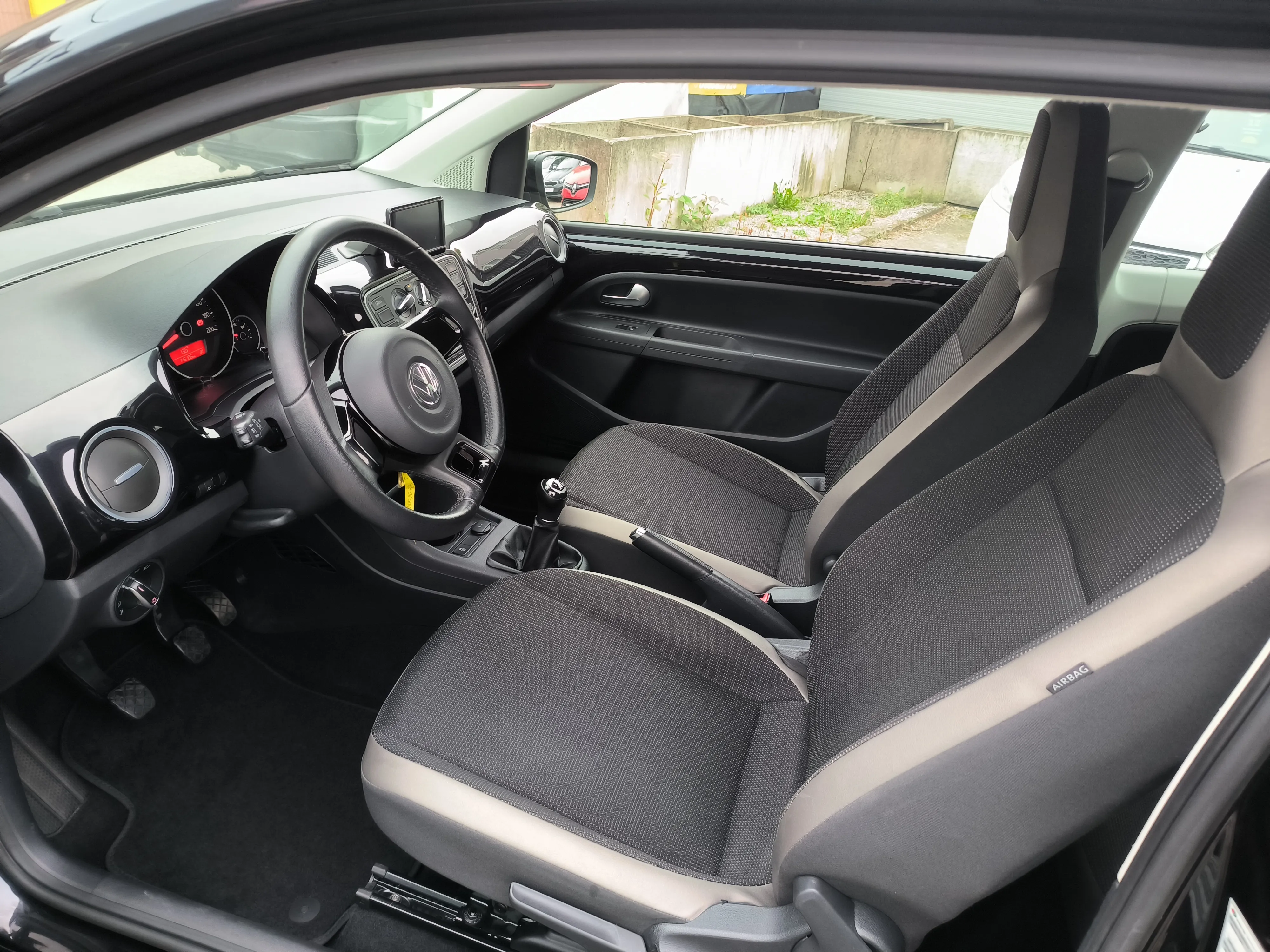 vw up! 1,0 up! high up! v. servis, servisna, jamstvo, reg. 1 godinu - slika 11