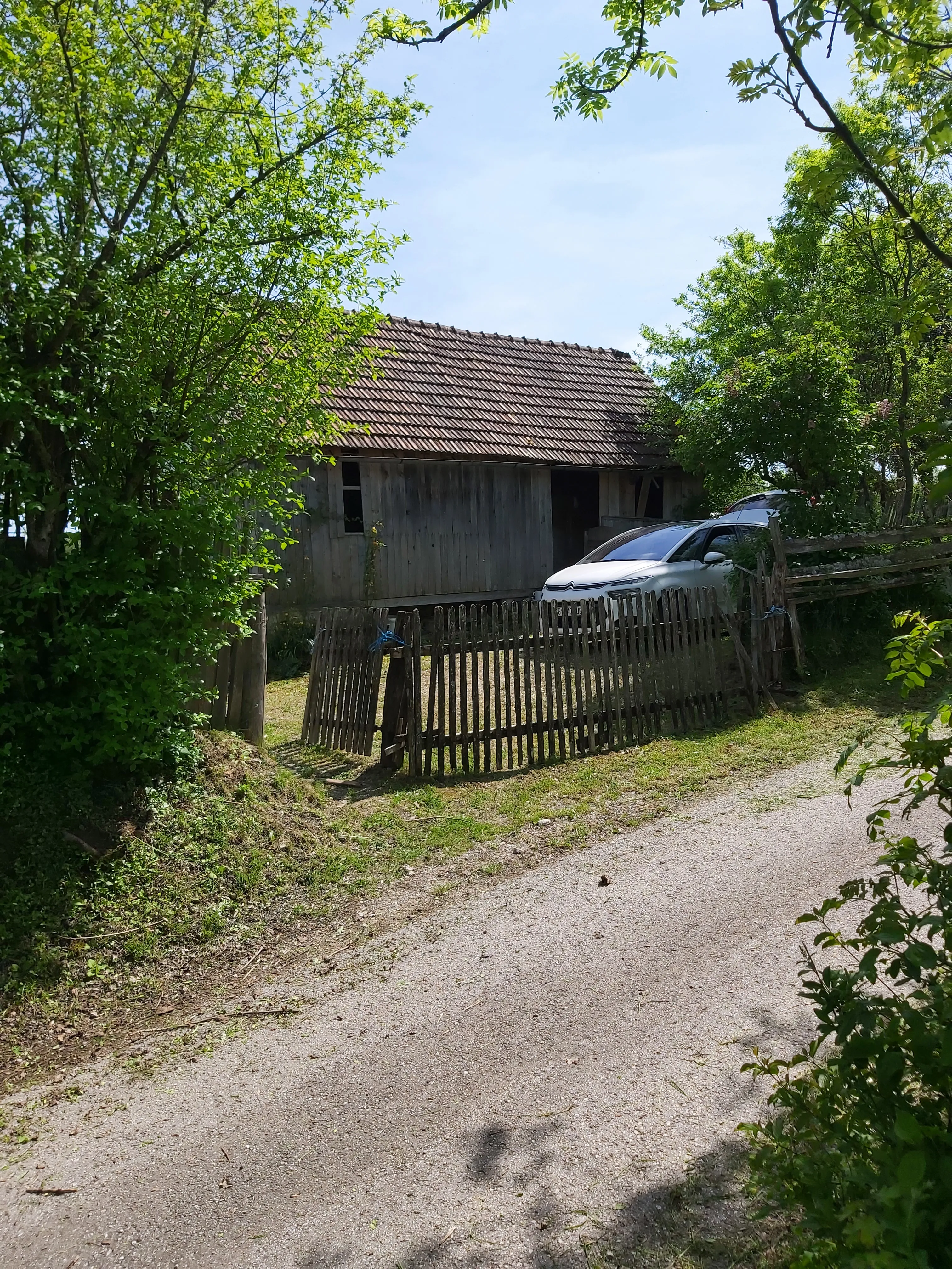 trošna vikendica za odmor - slika 7