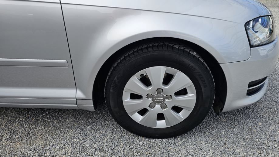 audi a3 sb 1,6 tdi,climatronic,tempomat,alu,abs,servo,reg.-9/2025 - slika 4