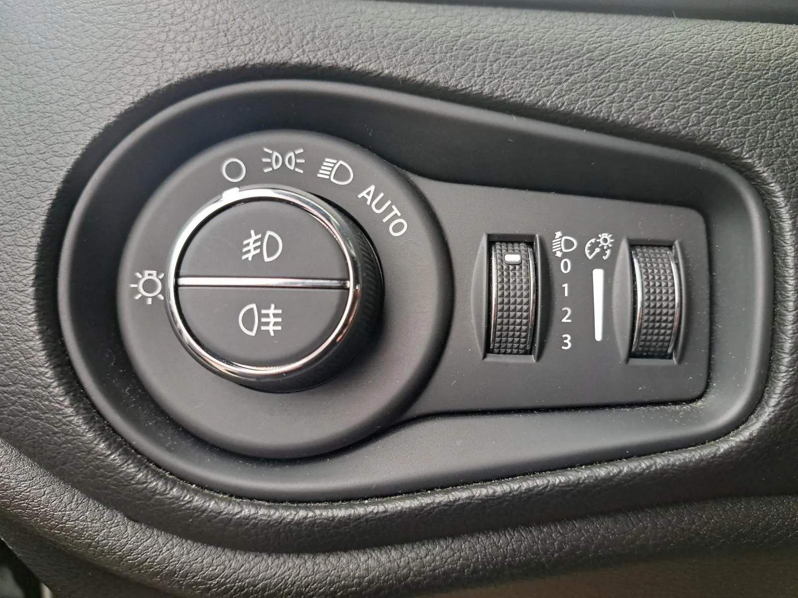 jeep renegade e-hybrid limited 1.5 turbo - slika 14