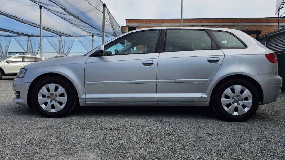 audi a3 sb 1,6 tdi,climatronic,tempomat,alu,abs,servo,reg.-9/2025 - slika 2