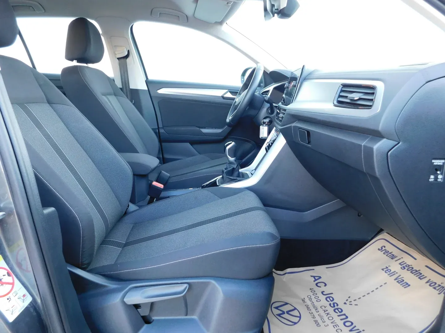 10630 volkswagen t-roc 1.0 tsi life - slika 11