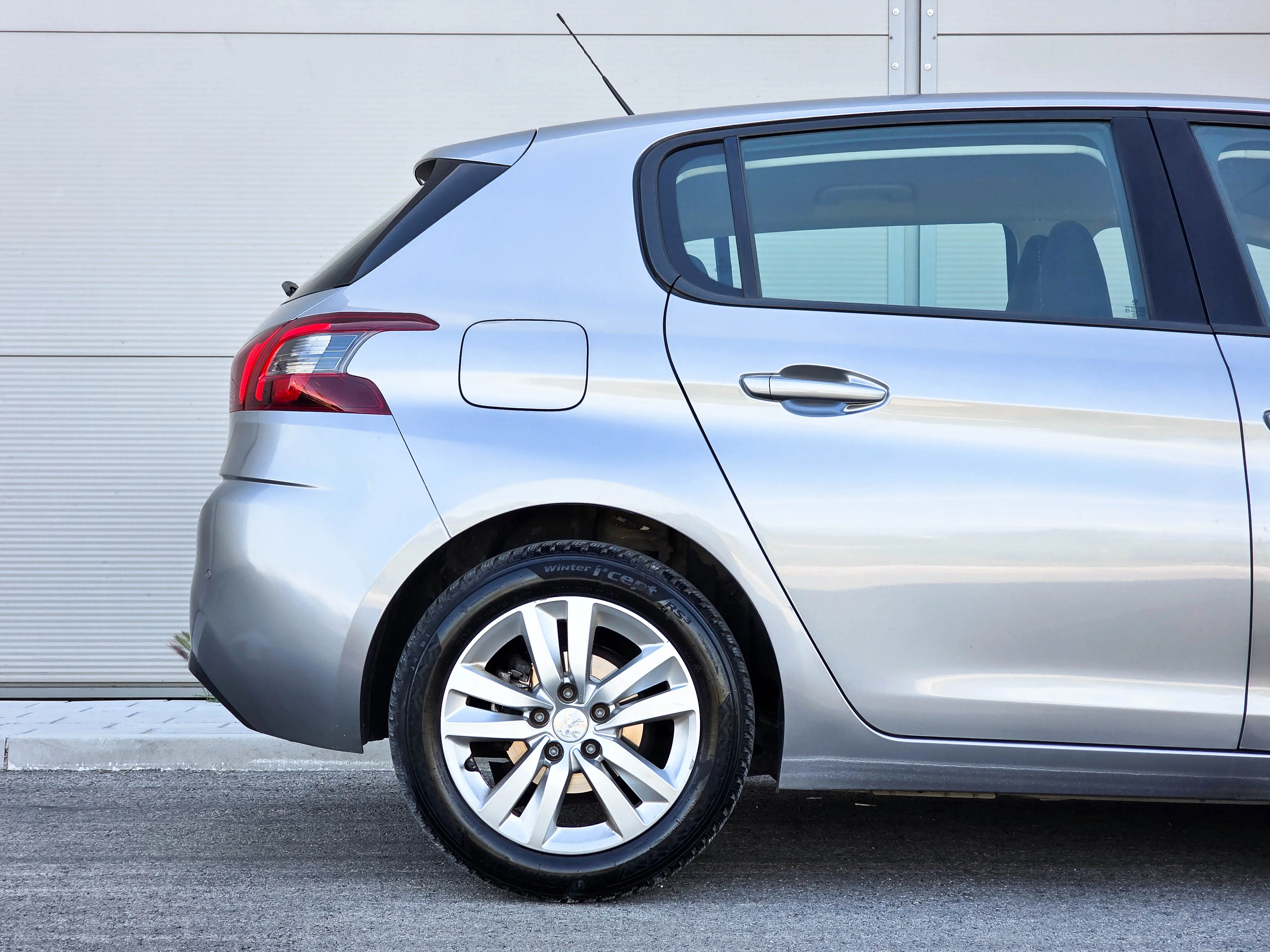 peugeot 308 1,5bluehdi |hr auto |novi lanac |2seta guma| serv |jamstvo - slika 10