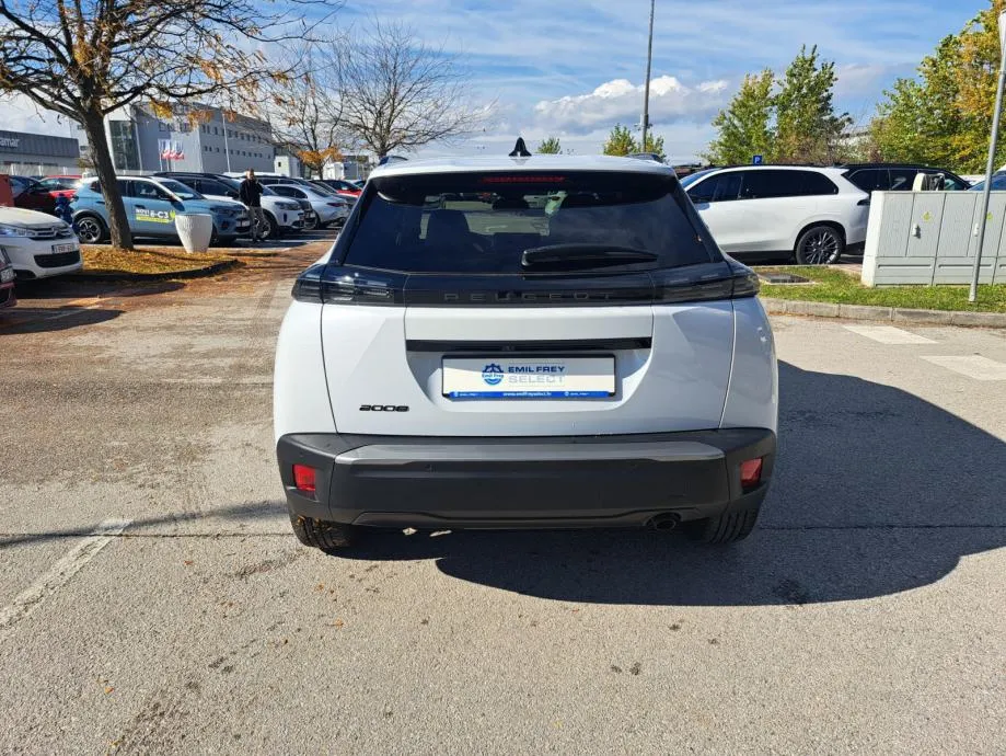 peugeot 2008 allure 1,2 puretech 100 ks - slika 4
