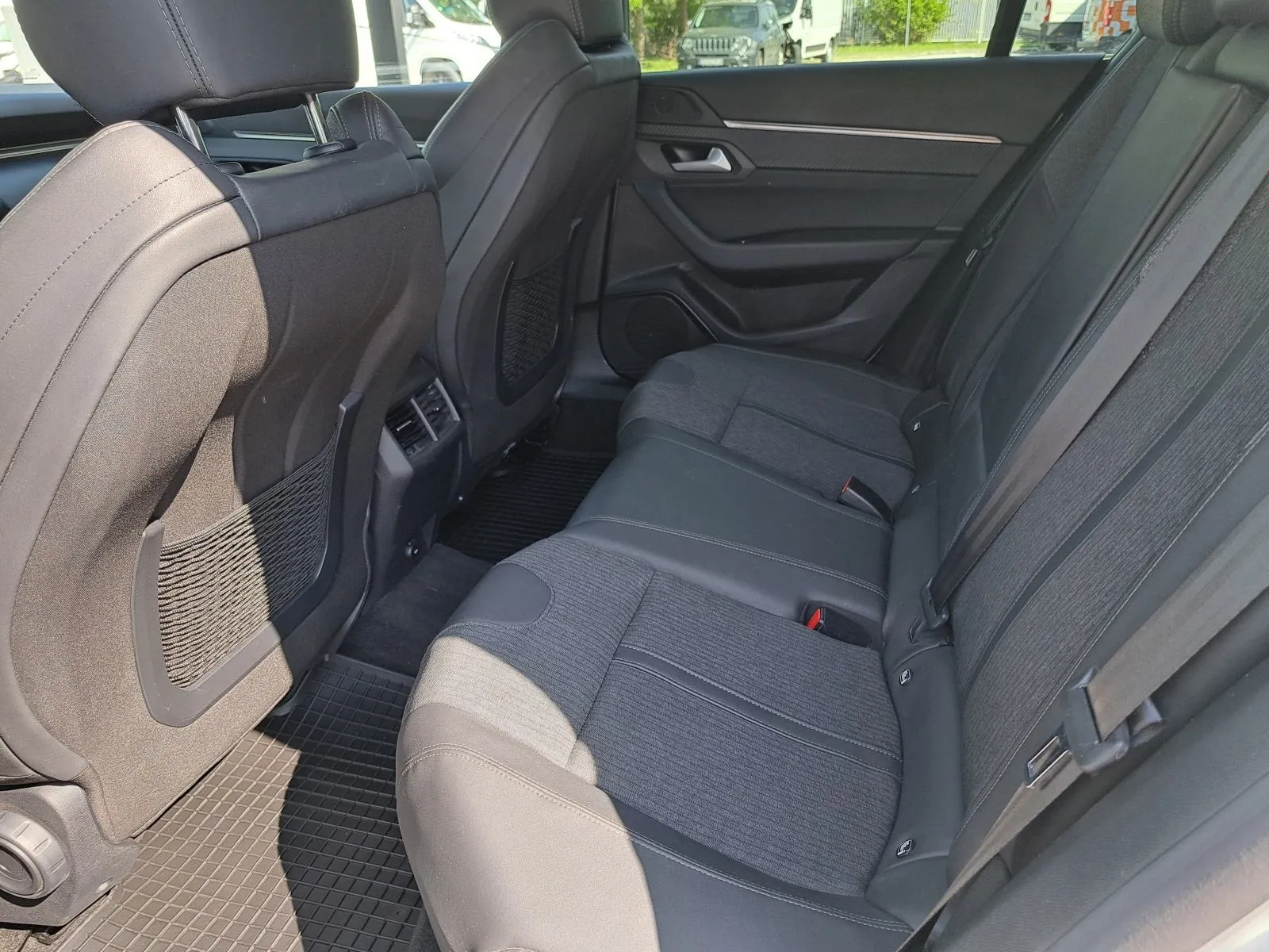 peugeot 508 bluehdi 130 allure eat8 - slika 19