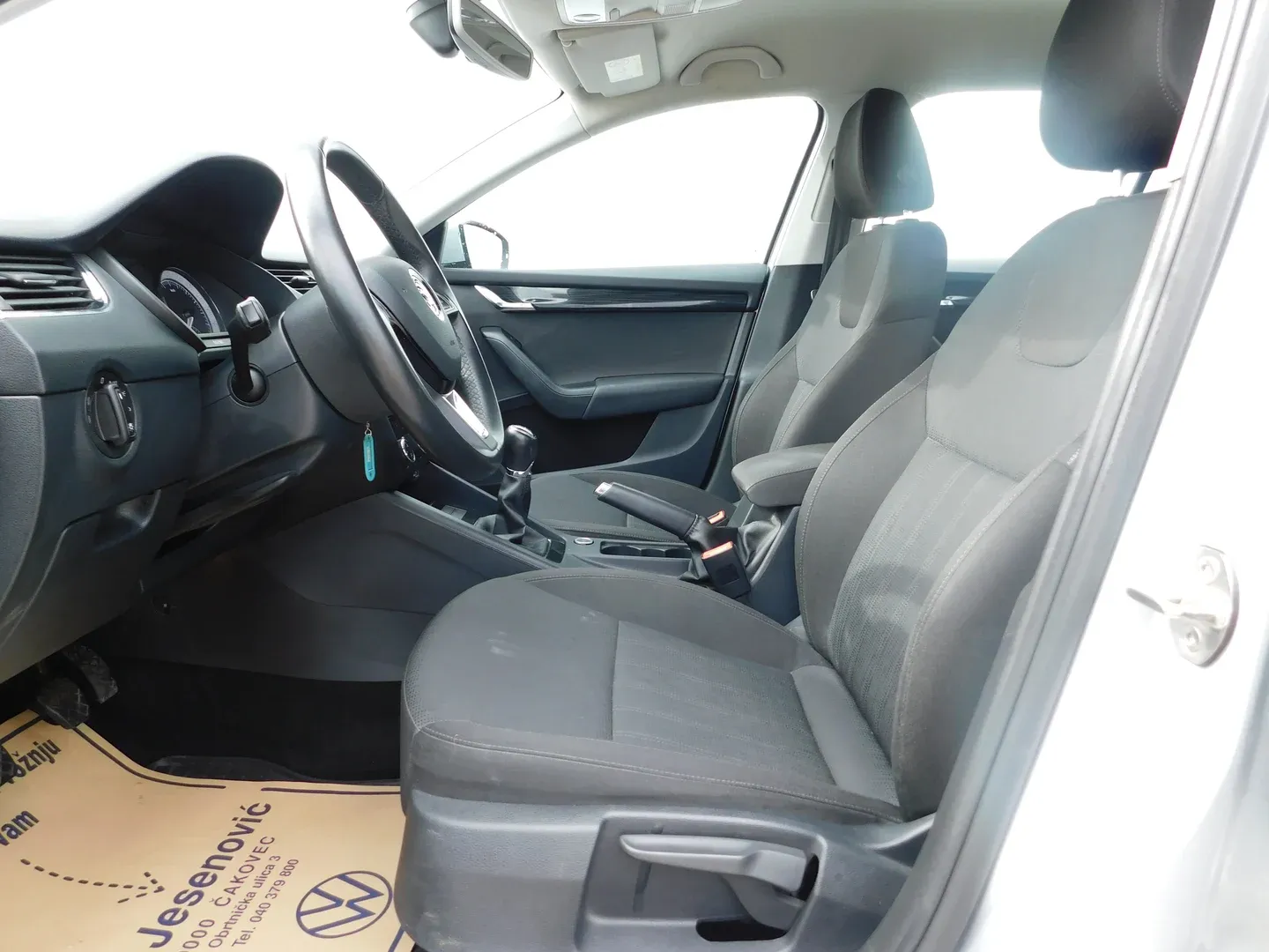 09852 škoda octavia combi style 1.6 tdi - slika 8