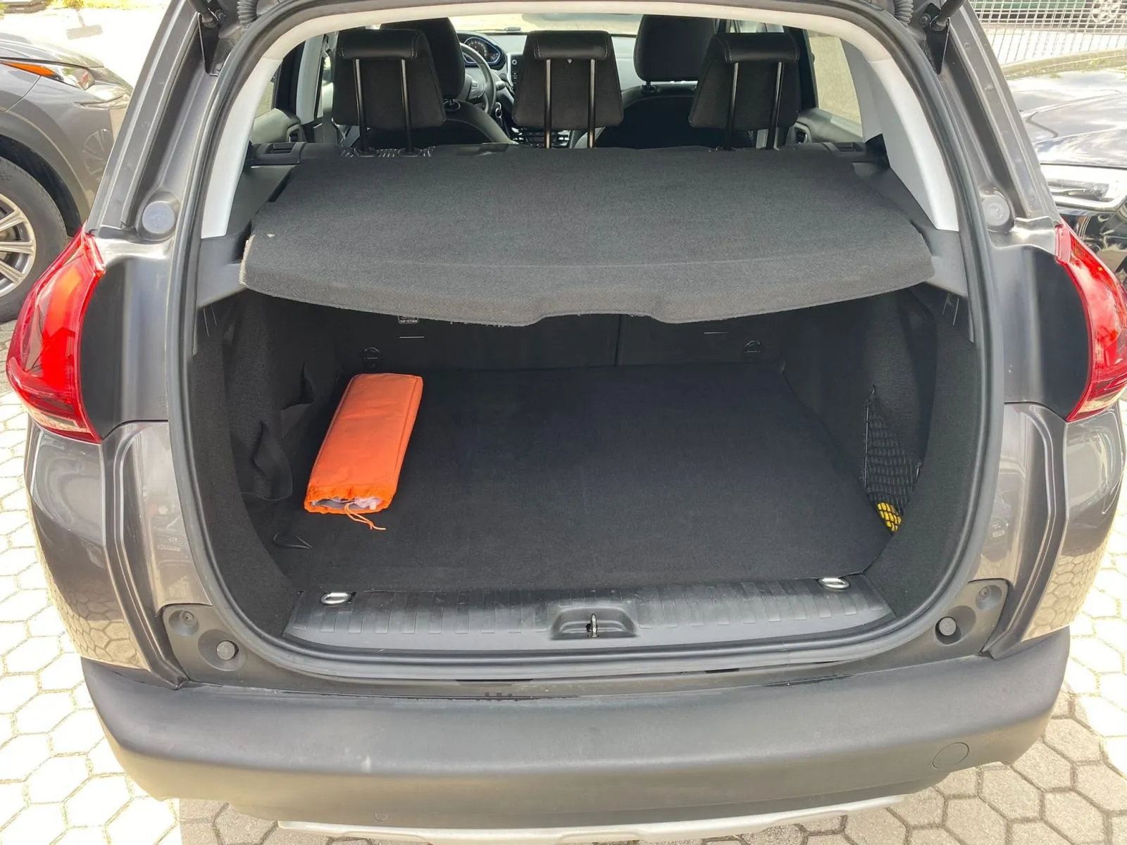 peugeot 2008 1,2 puretech automatik, navi, tempomat, 4x garancija!!! - slika 10