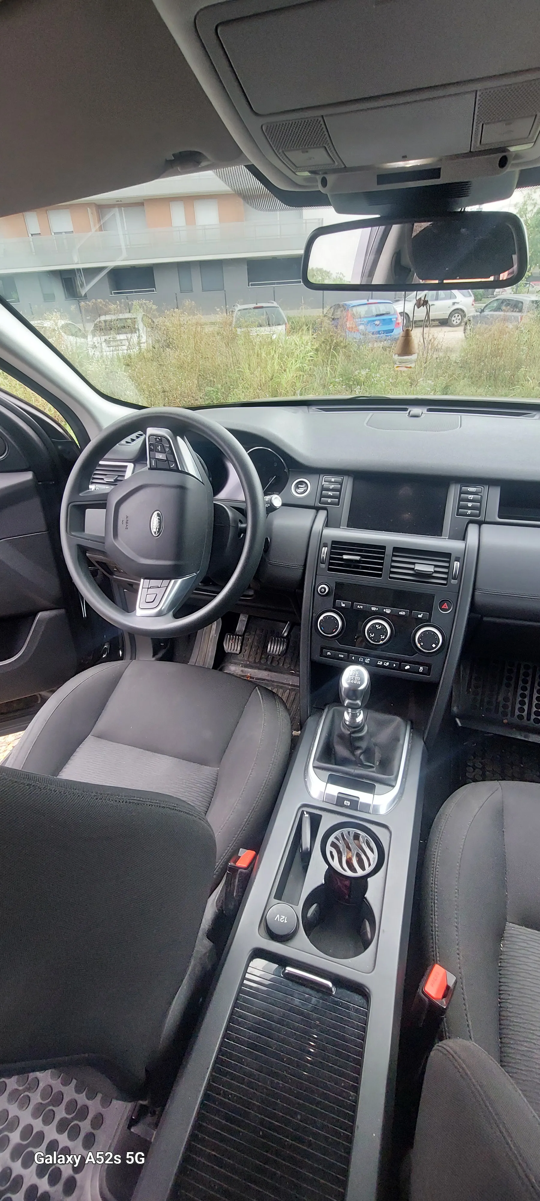 prodajem land rover discoveri sport - slika 6