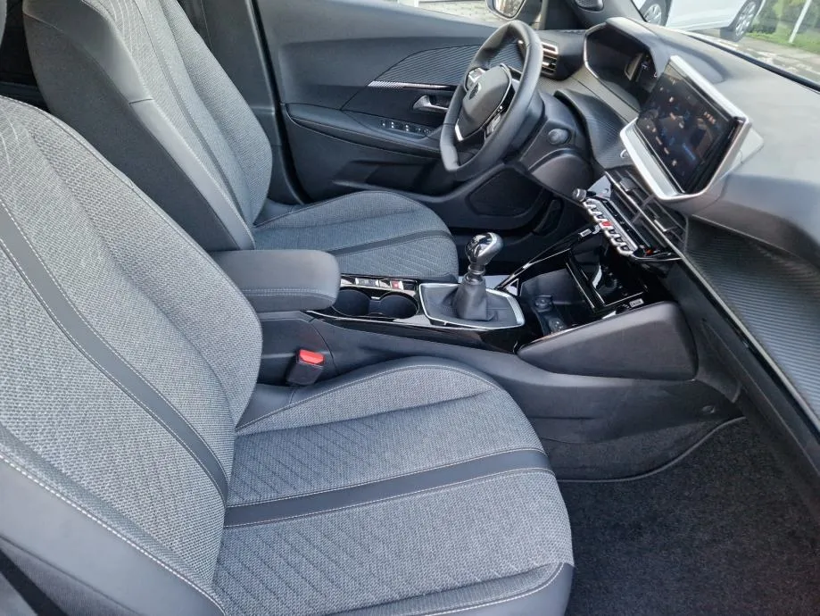 peugeot 2008 1,2 allure 2025., navi, led, park senz, kamera..10 200 km - slika 11