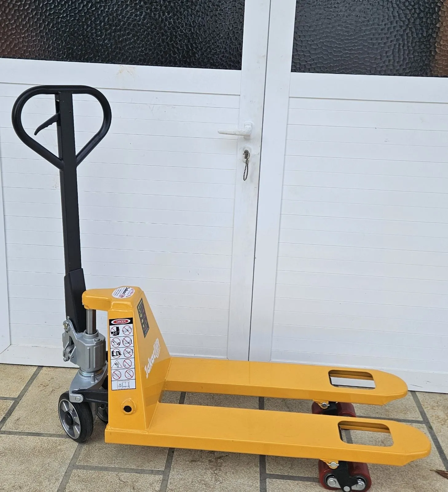 ručni paletni viličar 2500 kg – 450×900 - slika 2