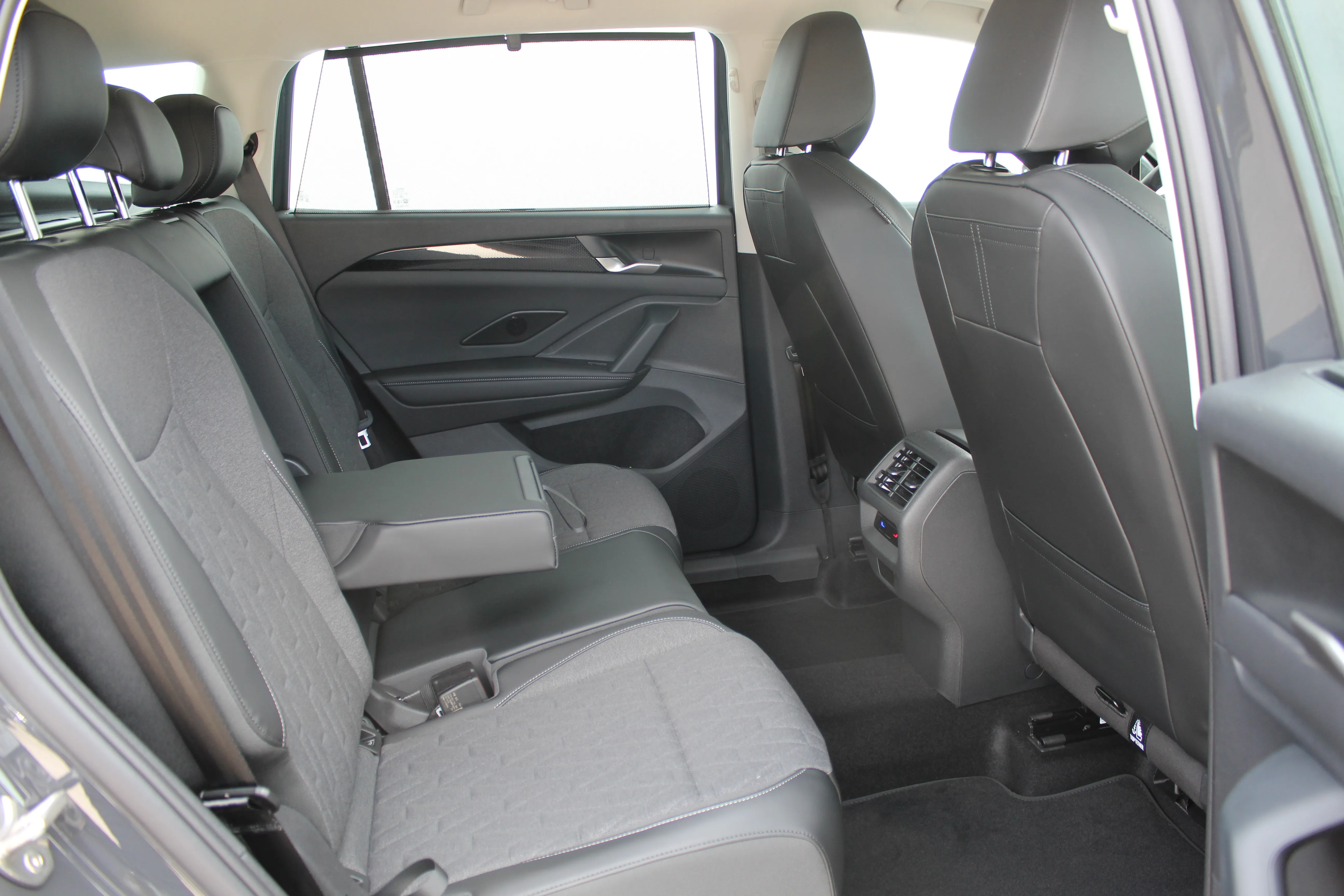 13203 volkswagen tayron 1.5 tsi ehybrid dsg life - slika 13