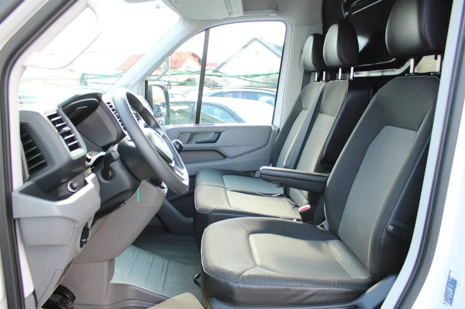 vw crafter 2.0 tdi l3h3 140ks *kamera*, 2023 god. - slika 10