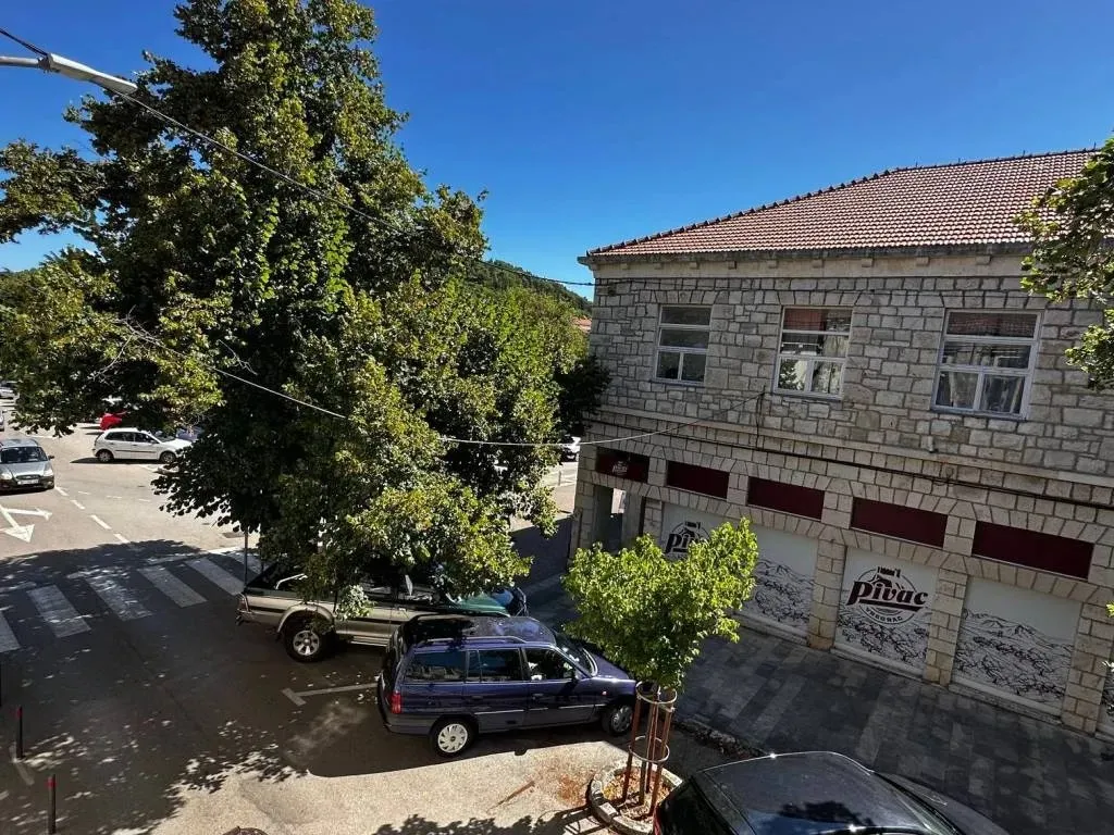 stan na prodaju - blato - slika 23