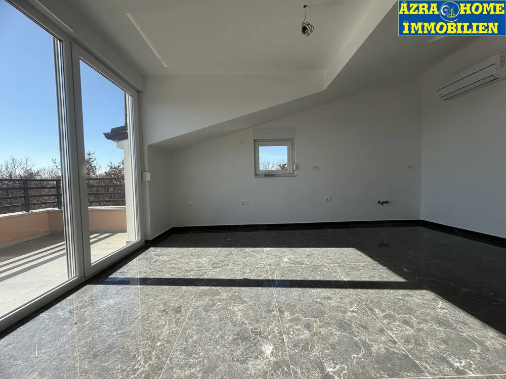 Novi stan u potkrovlju, 109m2, 9 km od mora - Poreč