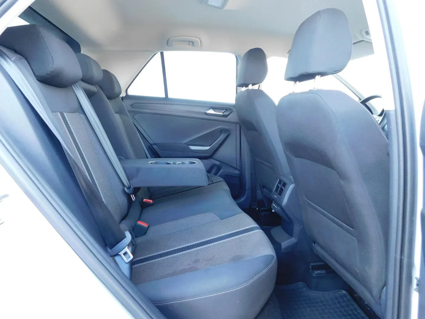 10673 volkswagen t-roc 1.0 tsi design - slika 12