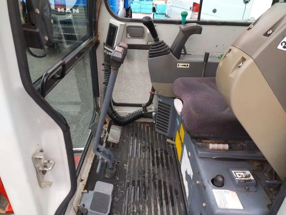mini bager takeuchi tb 016 - slika 9