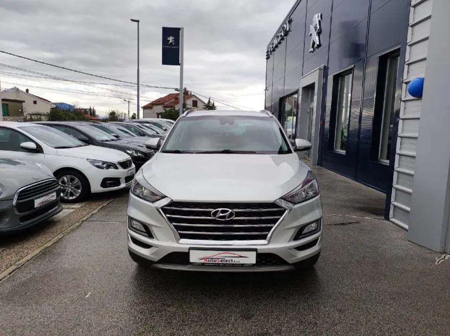 hyundai tucson 1,6 crdi - hybrid - 120.000km - kamera - navi - reg ! - slika 2
