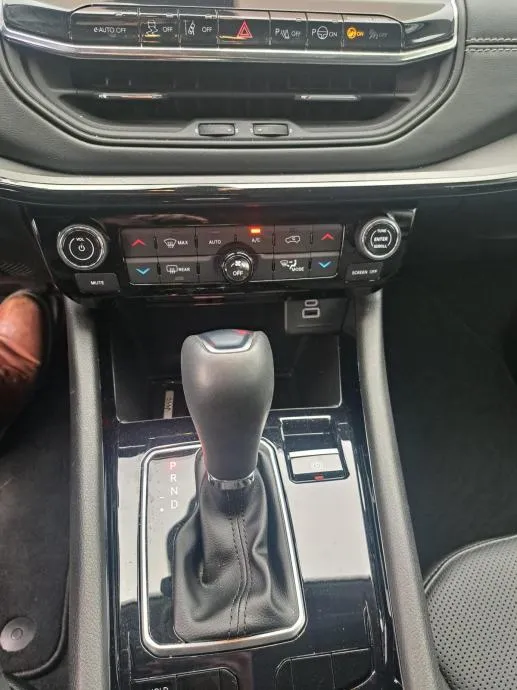 jeep compass 1.5 e-hybrid 130 dct fwd summit - slika 13