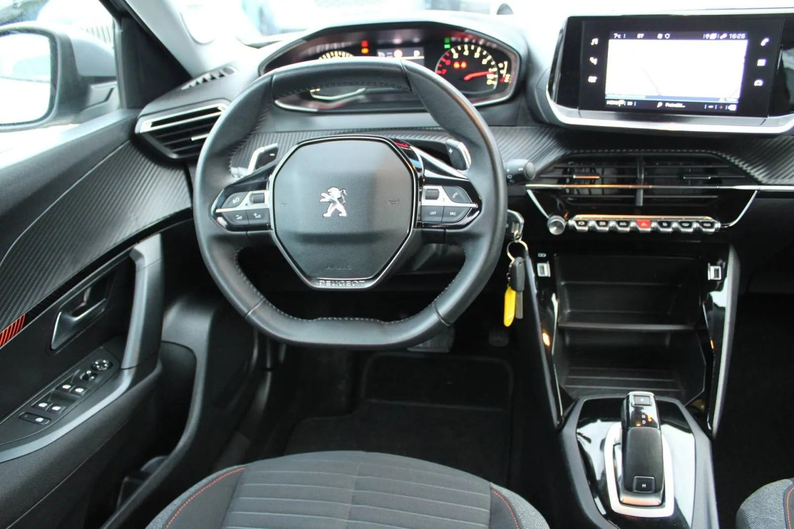 peugeot 2008 1.2 puretech automatik *led, navigacija* - slika 14