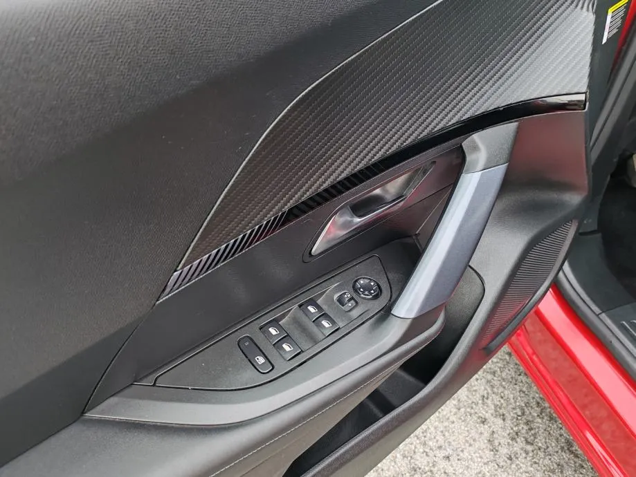 peugeot 2008 1,2 puretech - slika 13