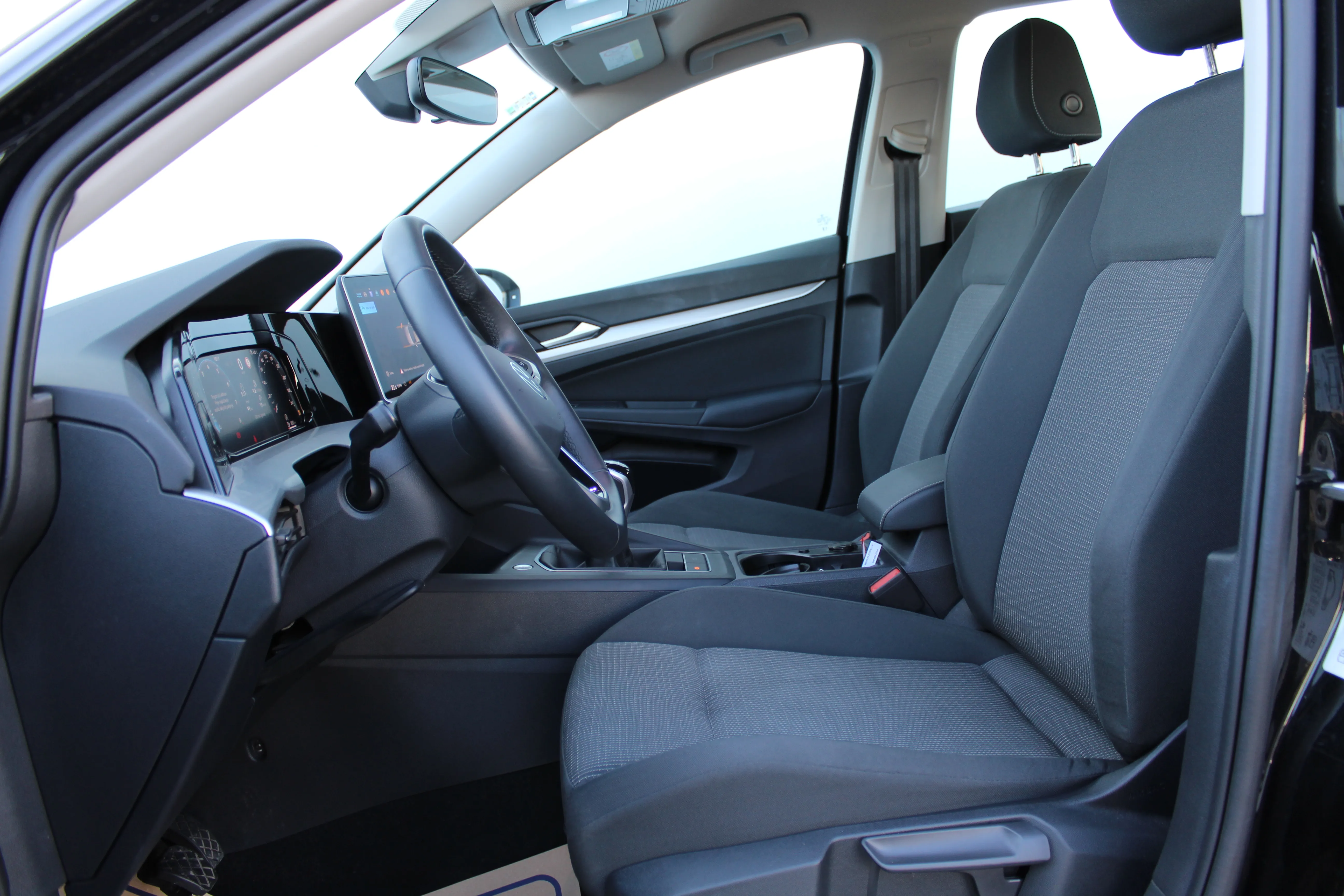 12931 volkswagen golf 8 1.5 tsi - slika 8