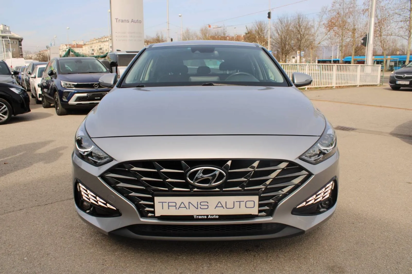 hyundai i30 1.6 crdi automatik *led, navigacija, kamera* - slika 2