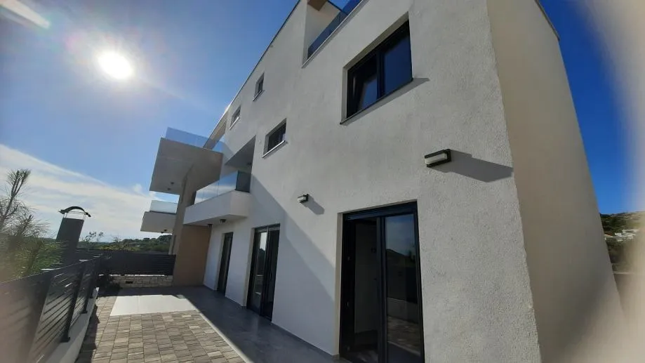 !!stan sa vrtom : murter, 78.00 m2, novogradnja (prodaja) - slika 19