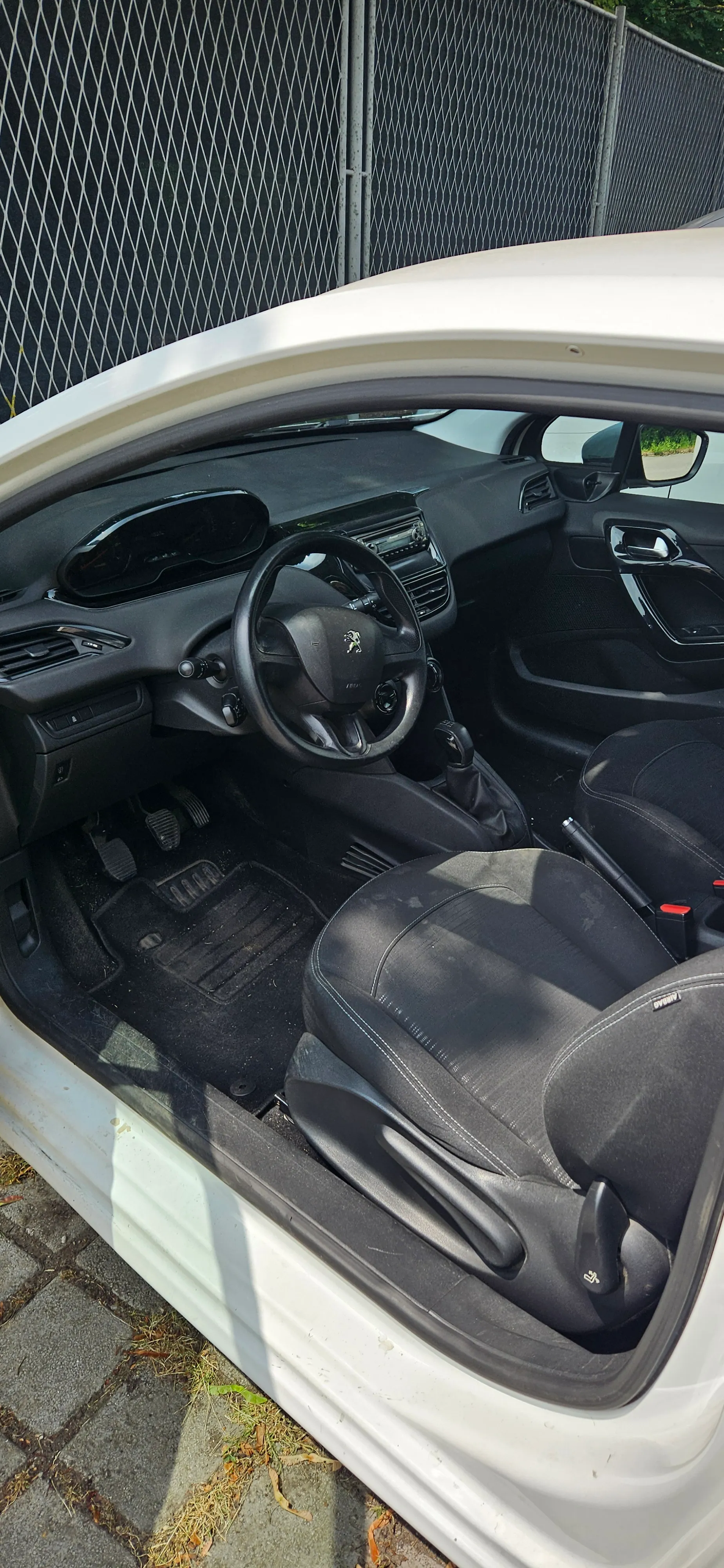 peugeot 208 1.2 vti 82ks - slika 3