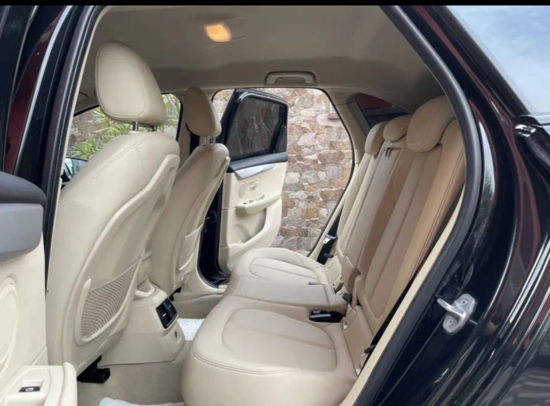 bmw 2 a.tourer 216d koža navi top stanje - slika 12