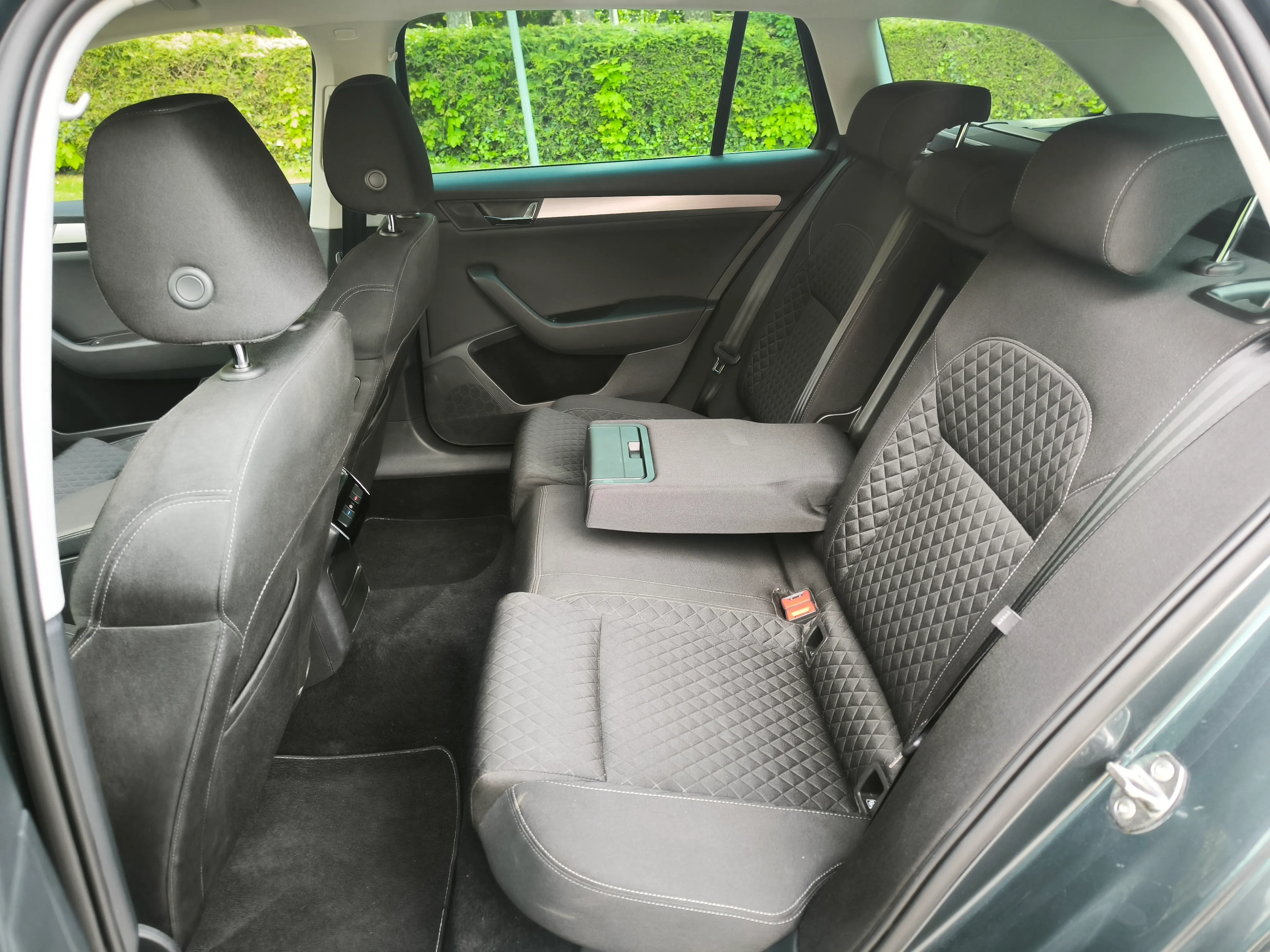 škoda superb combi 2,0 tdi, dsg, virtual, 140kw, ekstra stanje - slika 24